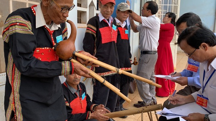 Chờ chờr  Ngai chờ Chài rgơi- Tàp pràn  sa\ ja` ala\ kòn cau Thị xã Buôn Hồ