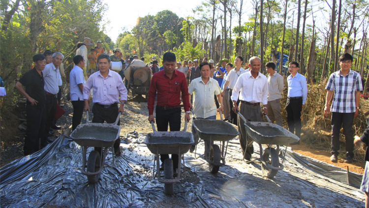 Kon Tum: Du rơh luh kan bôk năm rdâk njêng [on lan mhe