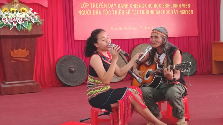 Dak Lak: Trêng nti nău ro\ng văn hoá ch^ng gong an sinh viên