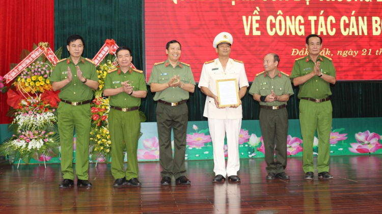 Công an n’gor Dak Lak geh tay Groi Giám đốc mhe.