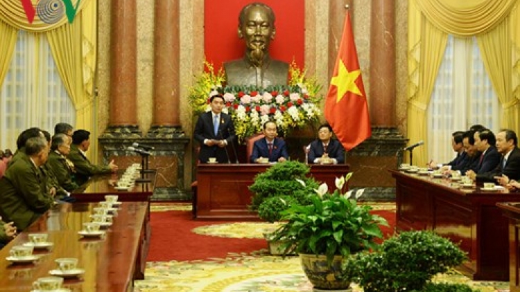 Kruanh dak mâp măt rmôt ntoh măt ăp nu\ih kan bah Lào geh n’hâm kơl an đah cách mạng Việt Nam