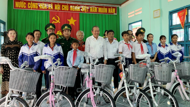 Groi Thủ tướng Trương Hoà Bình khâl, pah kan ta xã n’har bri Ia Dom.