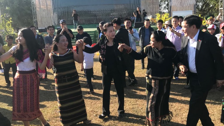 Kruanh Quốc hội nchrăp bôk nău kan “Năm mhe n’har bri ueh răm nuih n’hâm [on lan”