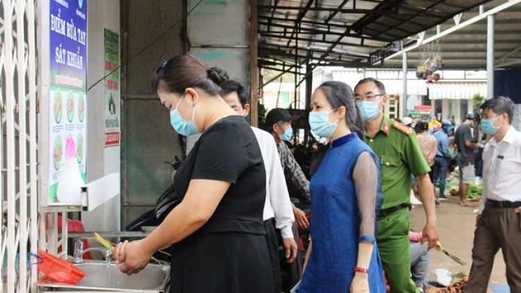 Dak Lak: N’hao njrăng n’gang srê Covid-19 ta ăp chợ way ơm