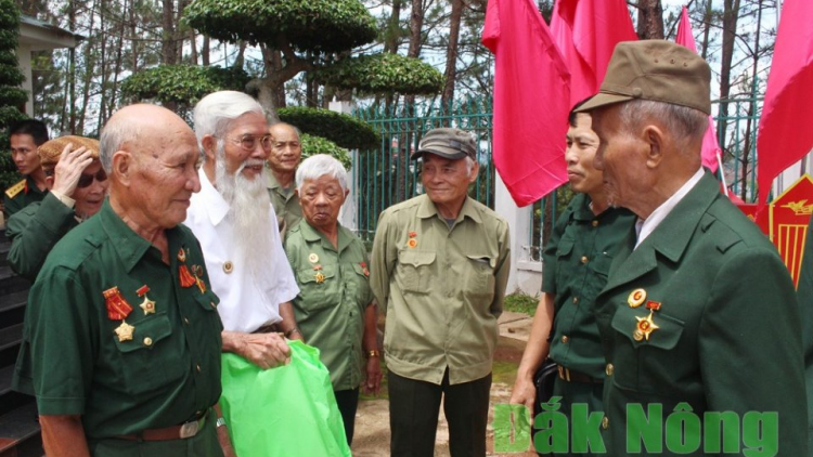 Daknông tâm mâp way ơm “Điện Biên- nău mprơ têh du rơh”.