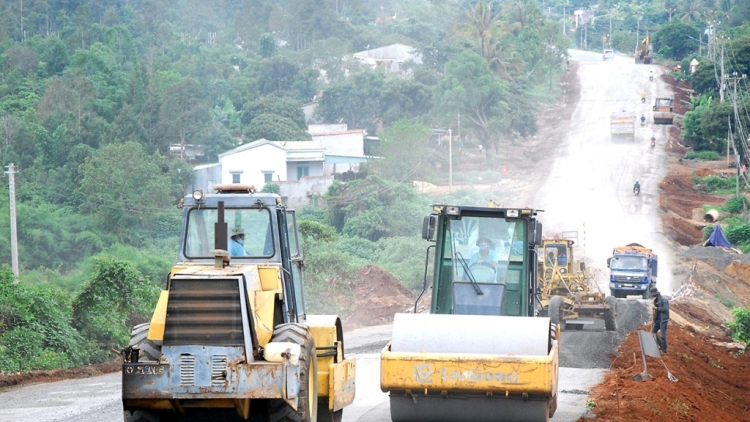 Gia Lai-Ăp nău ue\h tâm ntrong leo ndâk njêng thôn [on mhe
