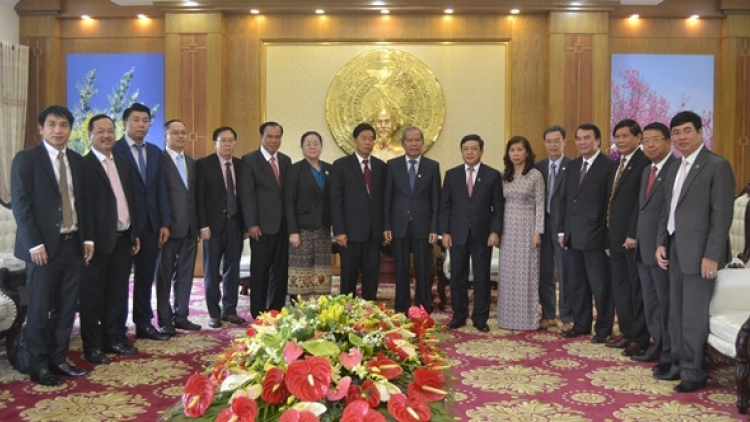 Lâm Đồng vơt mpôl đại biểu gâl têh Thủ đô Vientian- Lào.