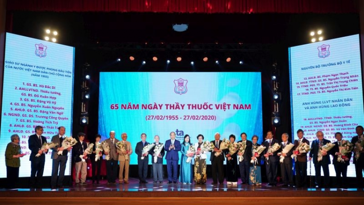 Thủ tướng râng rơh kahg^t n’hanh ryơk rnê ăp nai dak si, cán bộ dak si.