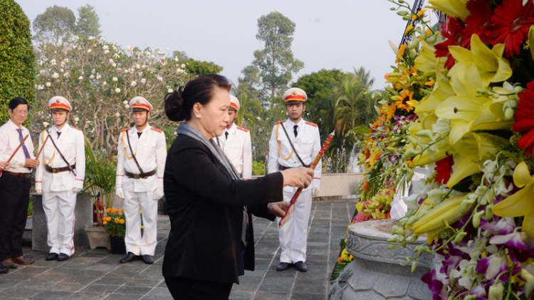 Kruanh Quốc hội mpoh nhang weh chop môch tahen ơm kh^t n’gor Bến Tre