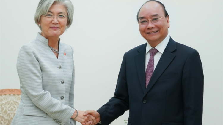 Thủ tướng wơt Kruanh N’gâng kan tâm rnglăp nchră Hàn Quốc