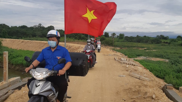 Cằm toẹn khua:PÂY TIÊM VẮC XIN