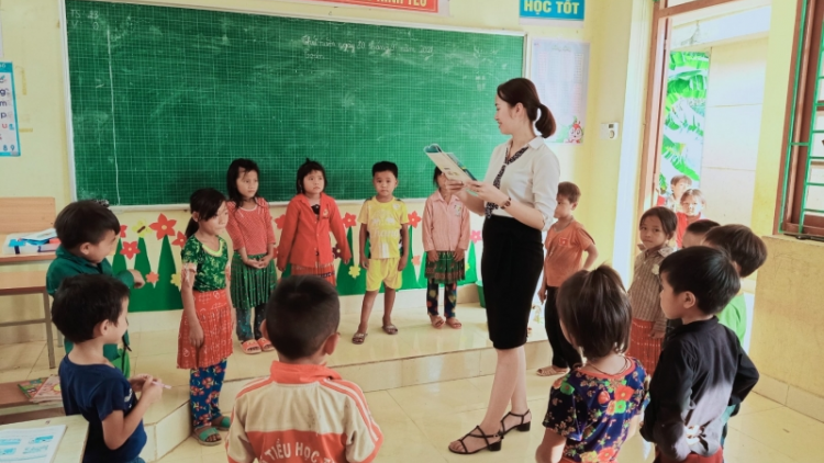 BẠI SLẤY SLƯ NHÌNH TỀNH PÀN PHJA CHÈ LỲ