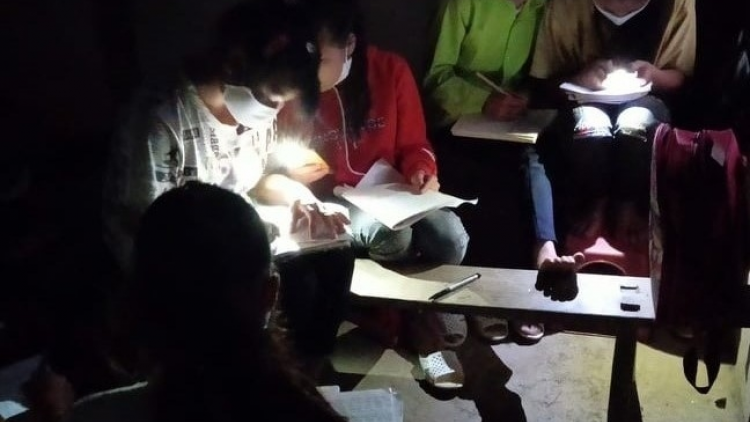 CAO BẰNG, BẮC KẠN: SLE LỦC SLƯ BÚNG SLUNG NẮM NHẰNG CHẬP KHỎ XA SÓNG ĐIÊN THOẠI SLE SLON SLƯ QUÁ MẠNG