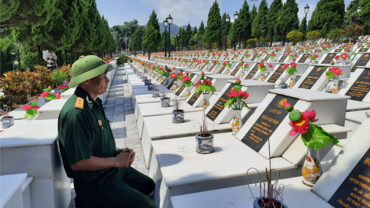 BƯƠN 7 DÚ VỊ XUYÊN CHỨ MẠI NẮM LỪM