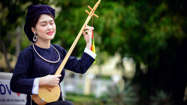 Điệu Dzá hai: NHÌN TRĂNG NHỚ BẠN