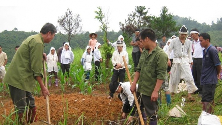 Hàng phường lo trọn tang ma của người Nùng ở Lạng Sơn