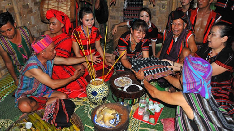 Phong tục cưới hỏi của đồng bào Pa-kô