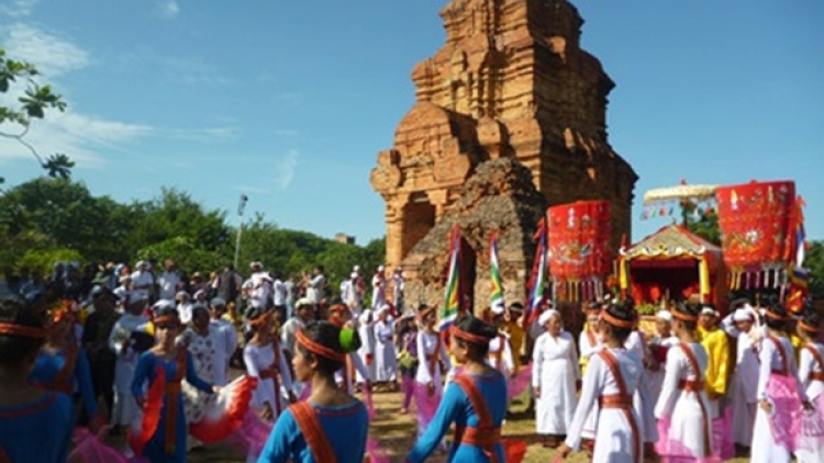 Tiếng nói Việt Nam: bạn đồng hành của người Chăm