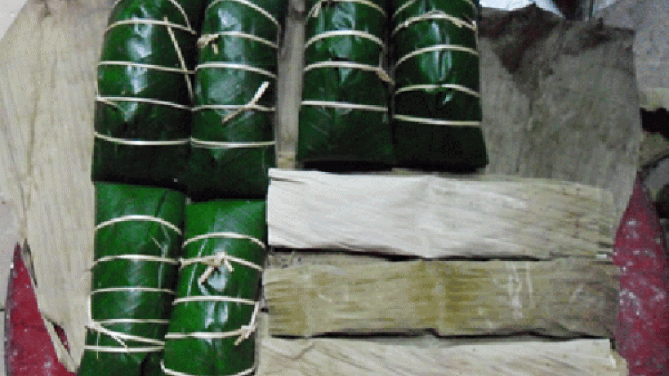 Bánh chưng nhân cá chép của người Tày