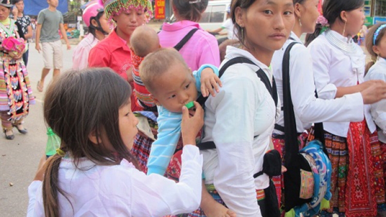 Giá như không cho con lấy anh họ