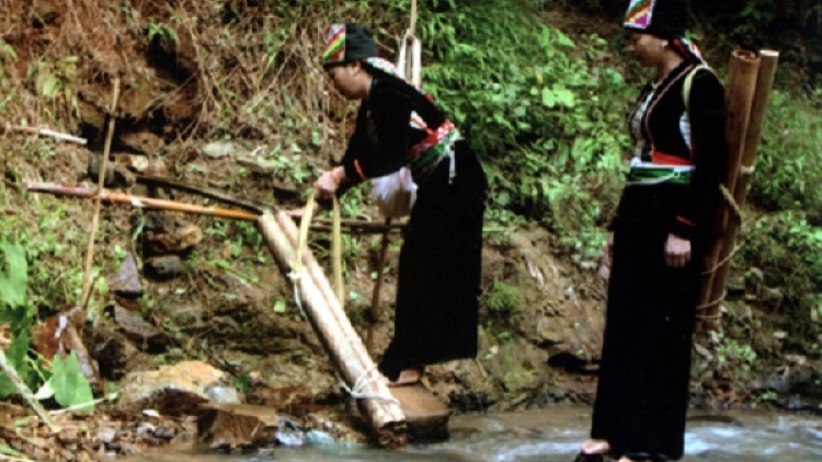 Kinh nghiệm chọn thực phẩm của người Khơ-mú