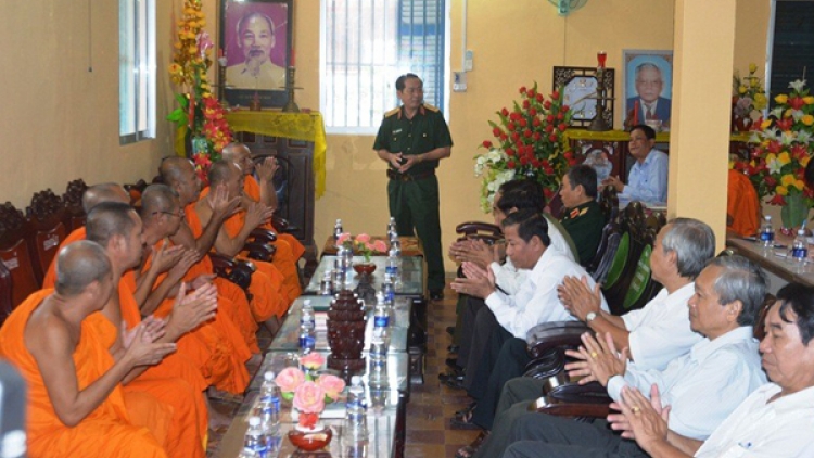 Tặng quà nhân Lễ Sene Dolta