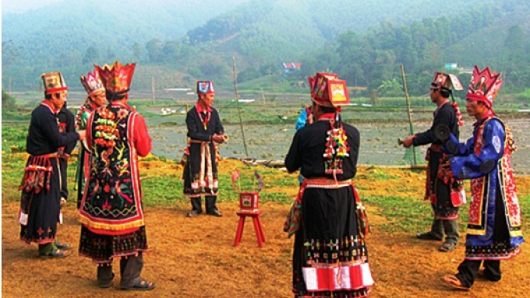 Phong tục cưới của người Dao quần chẹt