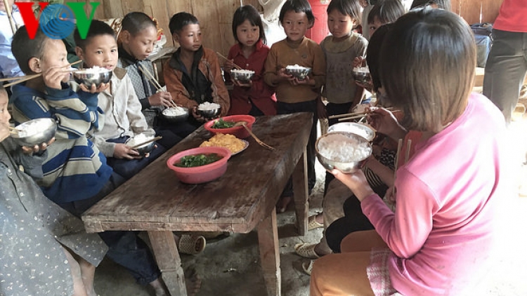 Chúng cháu được ăn bữa cơm ngon nhất trong đời...