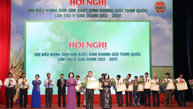 Tôn vinh những nông dân thi đua sản xuất