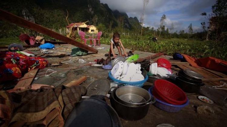 Người dân Arem khắc phục bão số 10