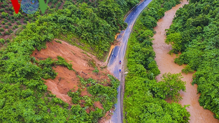 Tiếp tục sạt lở nghiêm trọng trên Quốc lộ 279, giao thông tê liệt hoàn toàn