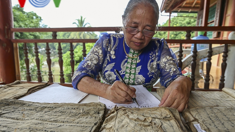 Một đời sưu tầm, dịch thuật văn hóa dân tộc Thái