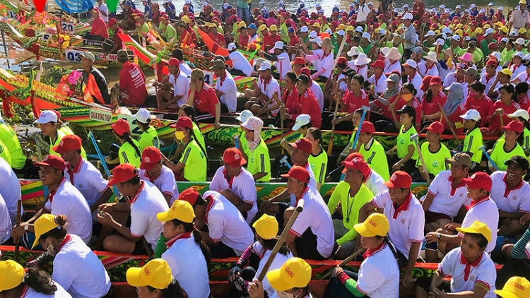 Bạc Liêu khai mạc giải đua ghe Ngo