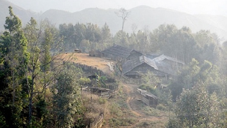 Gieo chữ trên đỉnh Làng Sáng​