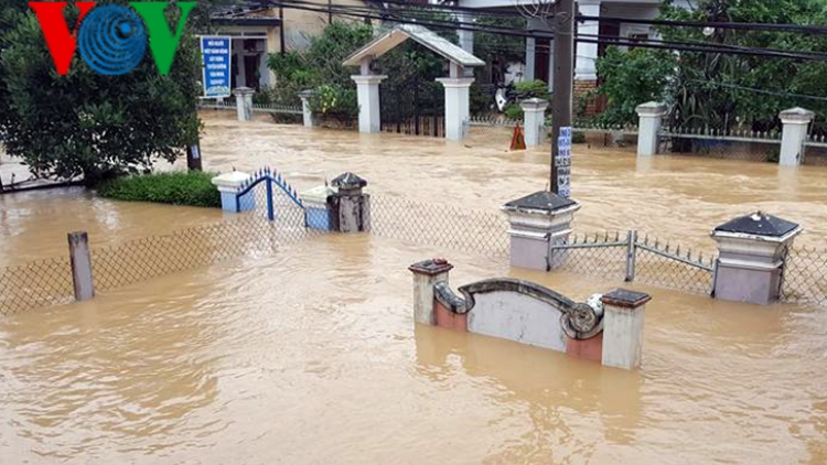 Miền Trung: Sạt lở  tại khu vực miền núi, hàng chục người chết, nhiều vùng  bị cô lập