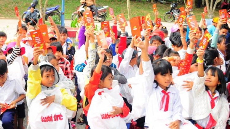 Giúp người nghèo có một cái tết ấm no