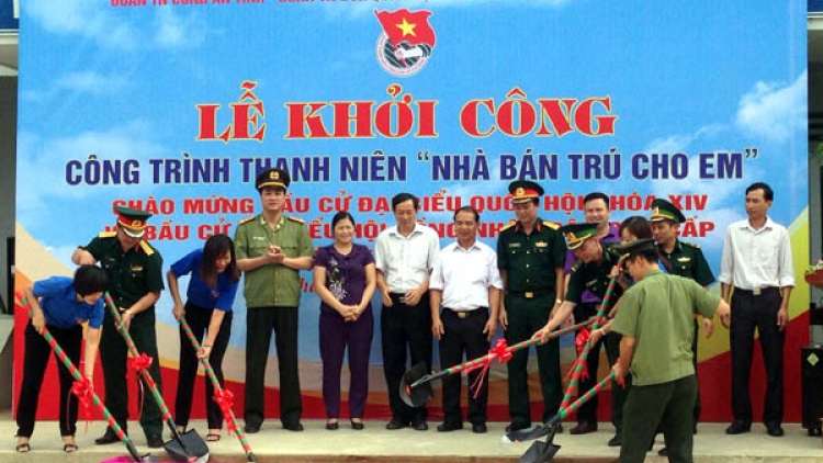 Cộng đồng chung tay làm "Nhà bán trú cho em"