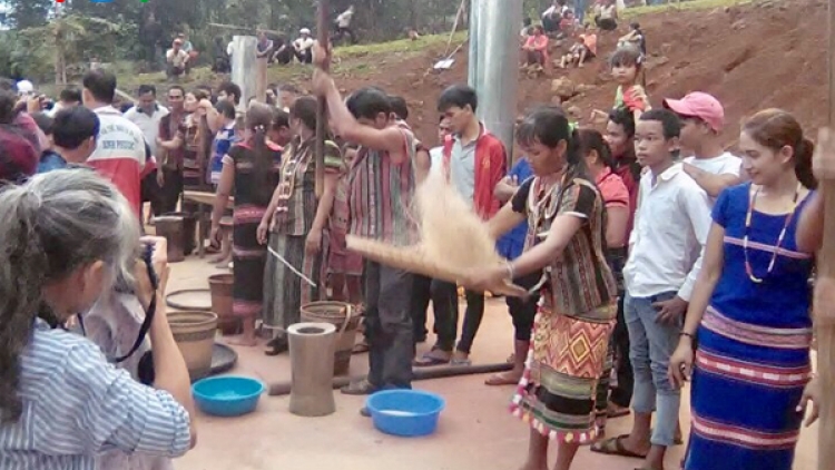 Sắc xuân trên sóc Bom Bo