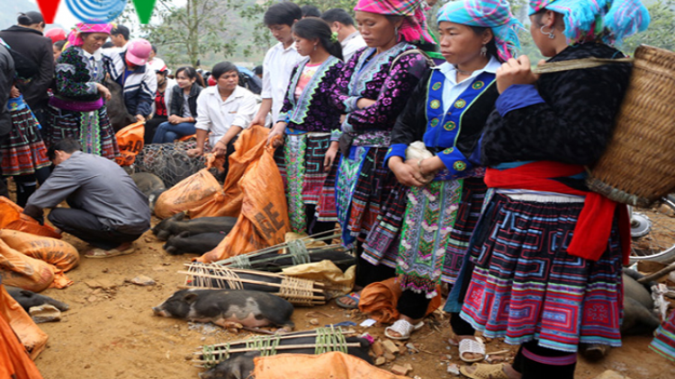 Chợ San Thàng, nơi hội tụ sắc màu văn hóa Lai Châu