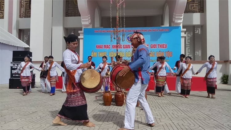 Người Chăm H'roi nói chuyện bằng trống K'toang