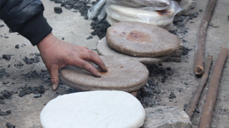 Lên cao nguyên đá Đồng Văn ăn bánh tam giác mạch