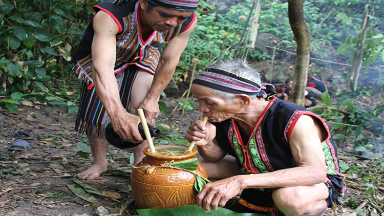 Lễ cúng nước giọt của người Gia rai