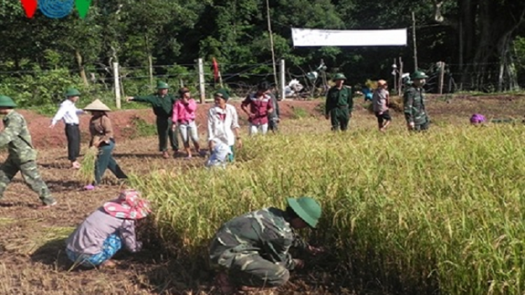 Bộ đội biên phòng góp sức thay đổi làng quê vùng biên