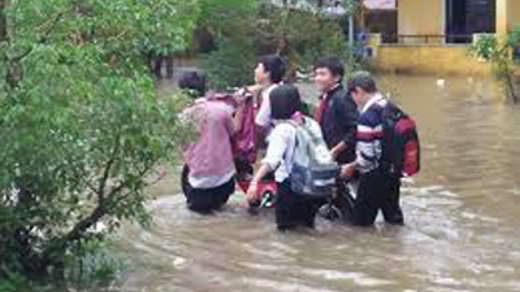 Hà Giang: Đưa hơn 70 thí sinh vùng lũ đến điểm thi an toàn