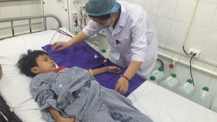 Cứu bé trai người Dao bị viêm cầu thận, suy tim