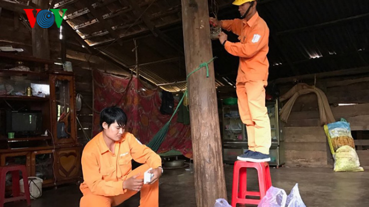 Đắk Lắk: 500 hộ chính sách, hộ nghèo được mắc điện miễn phí