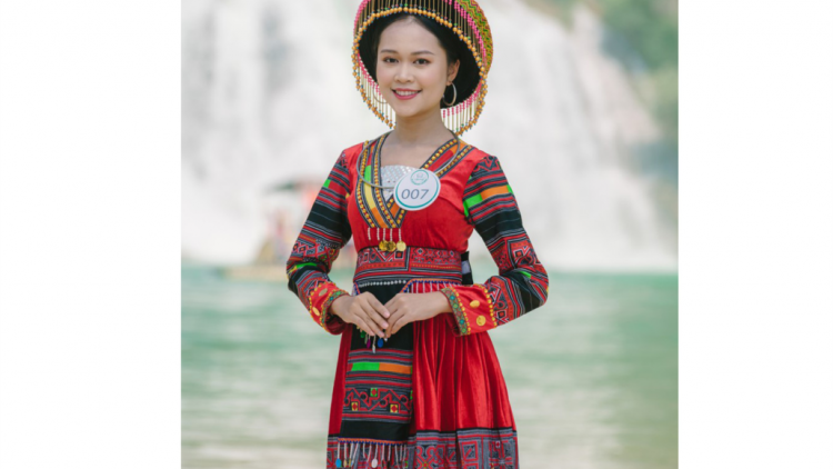 Dàn thí sinh Người đẹp du lịch non nước Cao Bằng rực rỡ giữa núi rừng