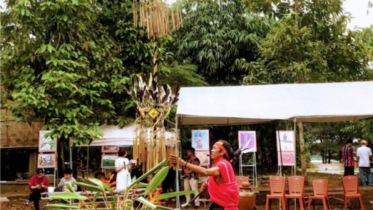 Trang trí cây nêu của người S’tiêng