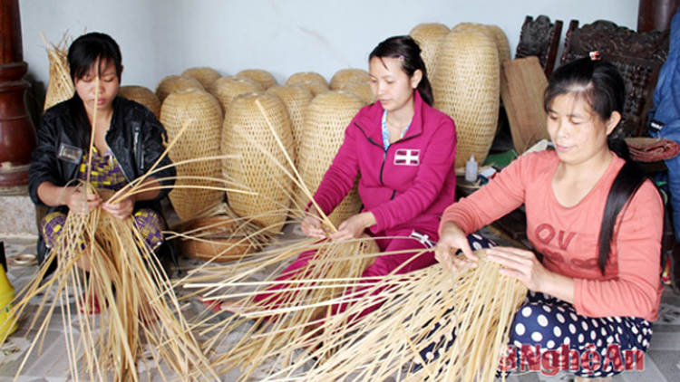 Nghề thủ công mây tre đan- nghề tận dụng được lao động nhàn rỗi trong vùng dân tộc thiểu số