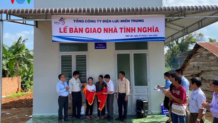 Đắk Lắk: Trao nhà tình nghĩa cho gia đình chính sách